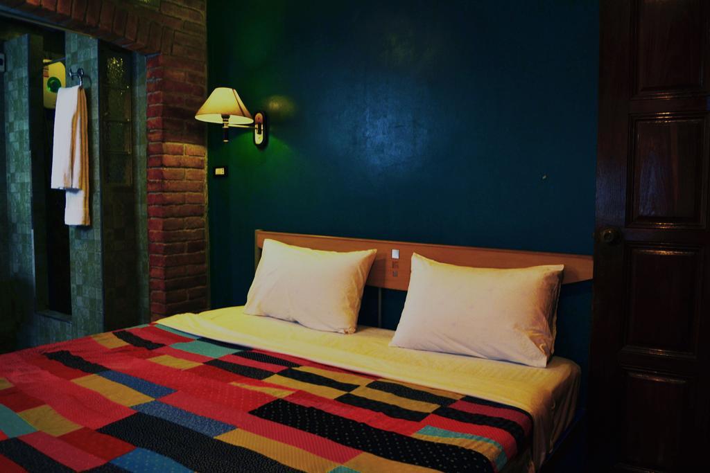 Brickhouse Ayutthaya Guesthouse Est 1986 Dış mekan fotoğraf