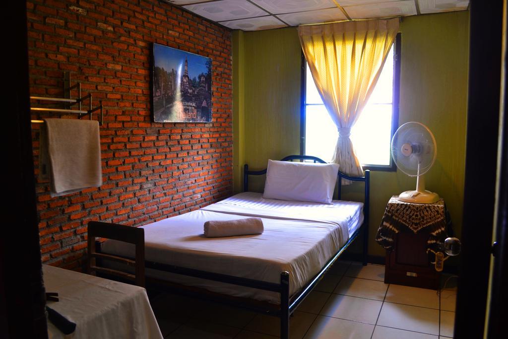 Brickhouse Ayutthaya Guesthouse Est 1986 Dış mekan fotoğraf