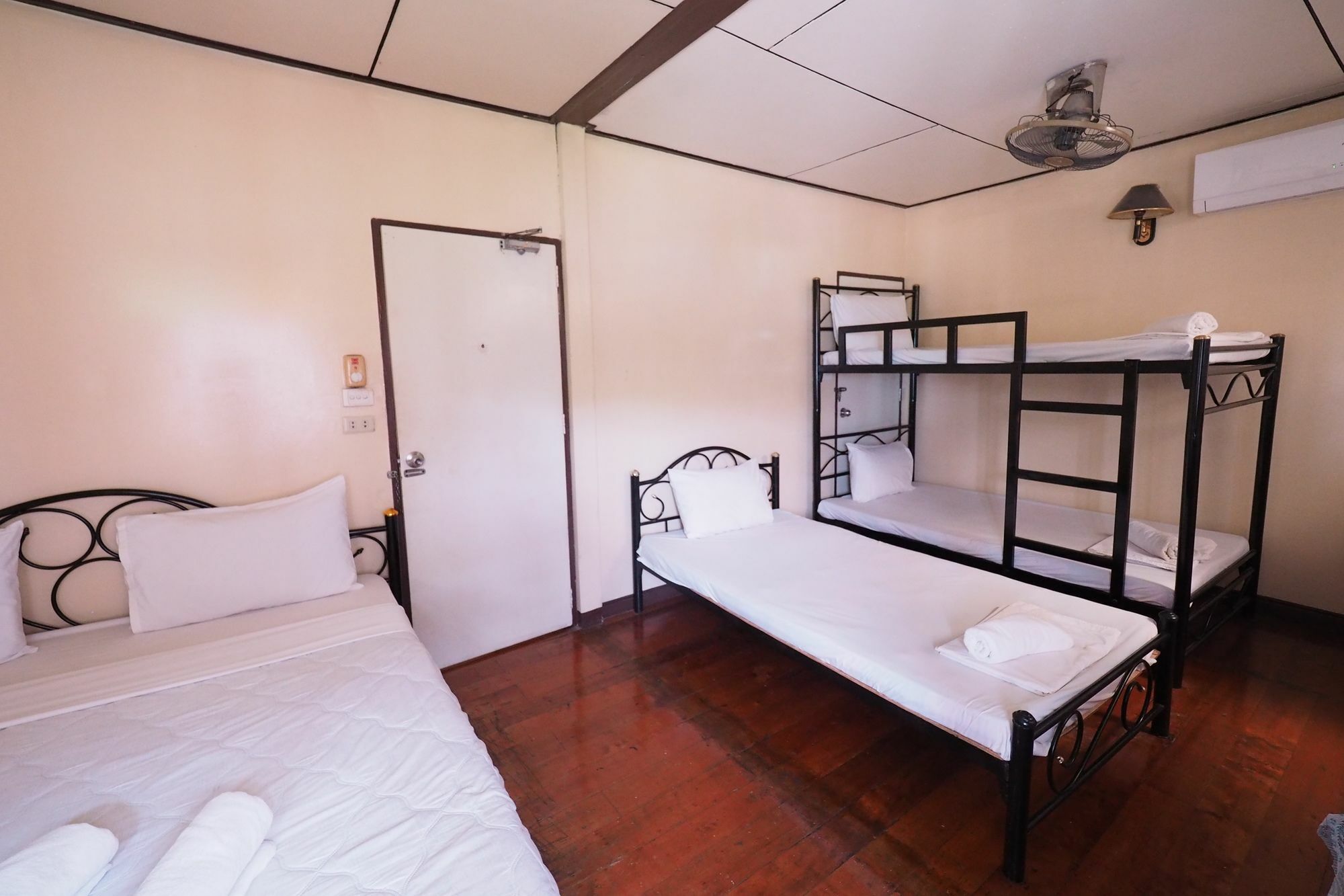 Brickhouse Ayutthaya Guesthouse Est 1986 Dış mekan fotoğraf