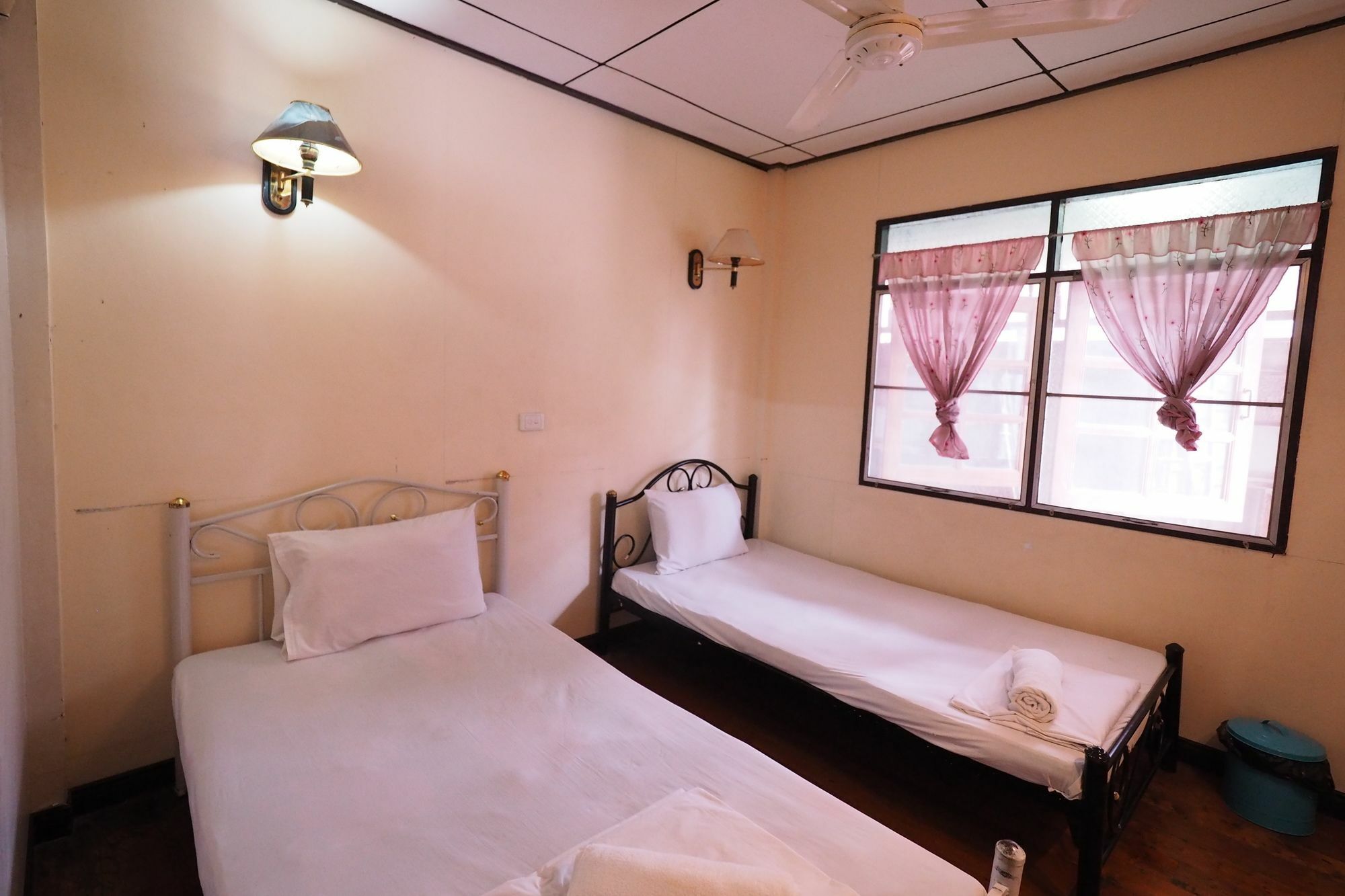 Brickhouse Ayutthaya Guesthouse Est 1986 Dış mekan fotoğraf